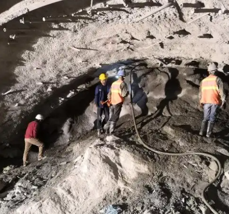 黄浦拱顶带模注浆料的施工流程及注意事项